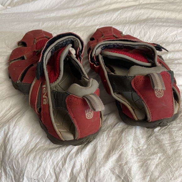 Teva— Water/hiking shoe - Picture 2 of 5